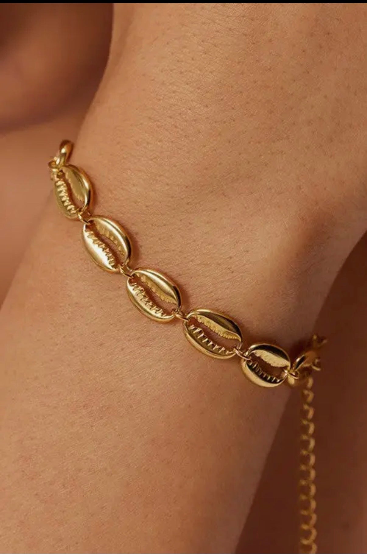 18K GOLD PLATED COWRIE SHELL BRACELET