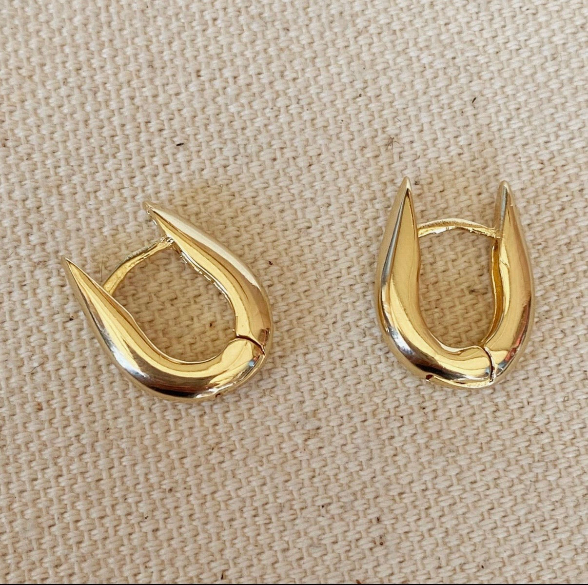 18K GOLD FILLED U SHAPED EARRINGS