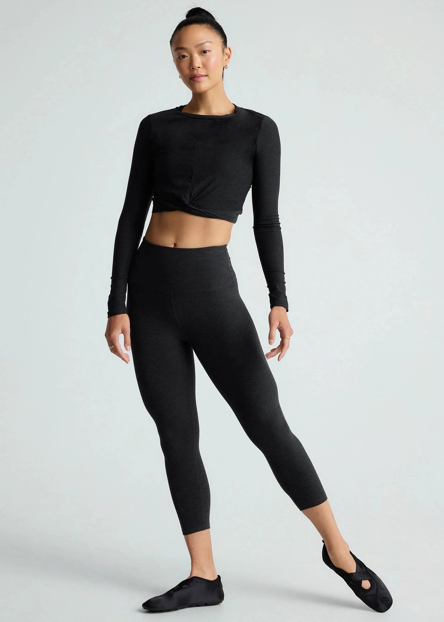 BEYOND YOGA- FEATHERWEIGHT CENTER STAGE LS