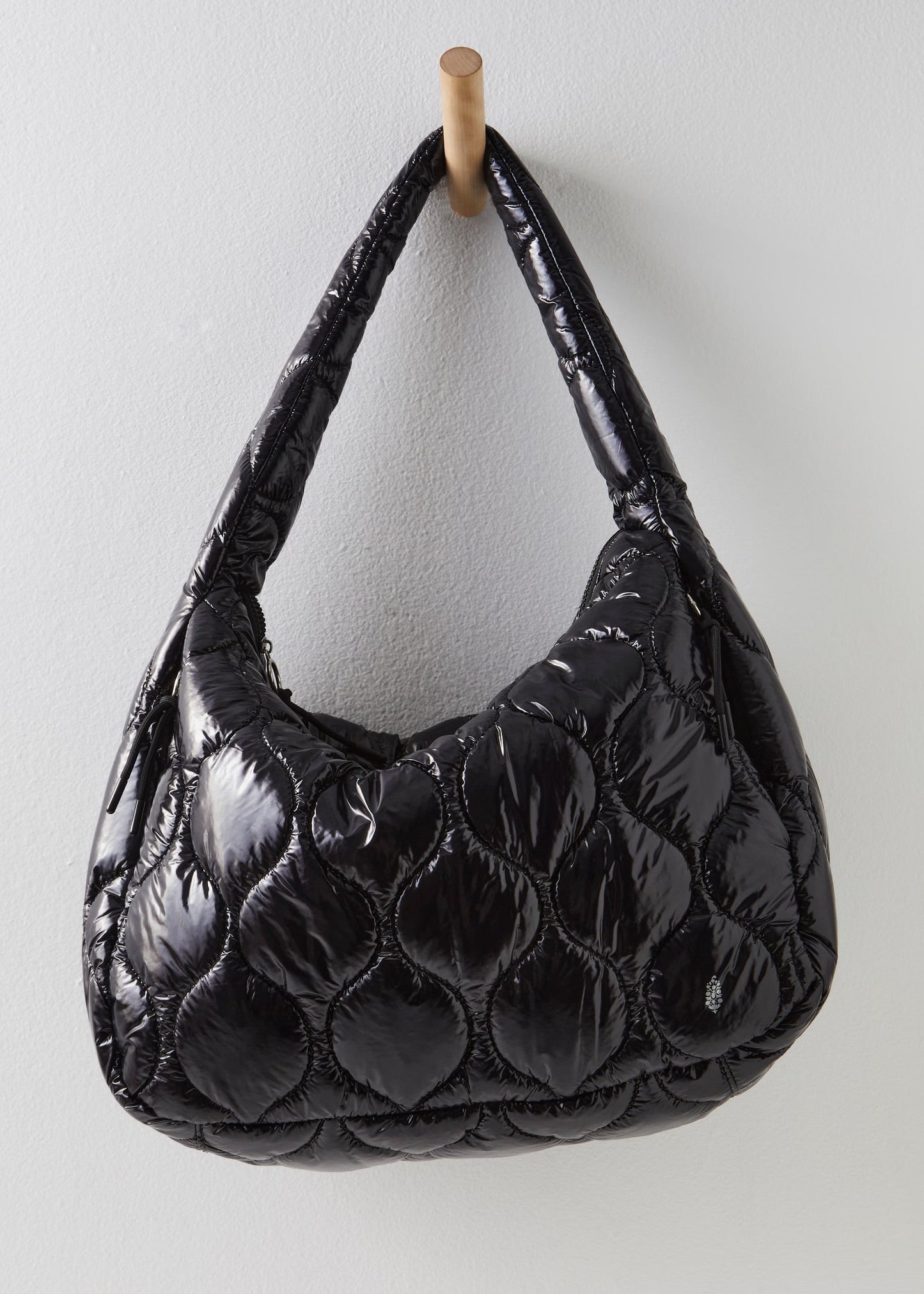 FREE PEOPLE- SURPLUS SHINE CARRYALL