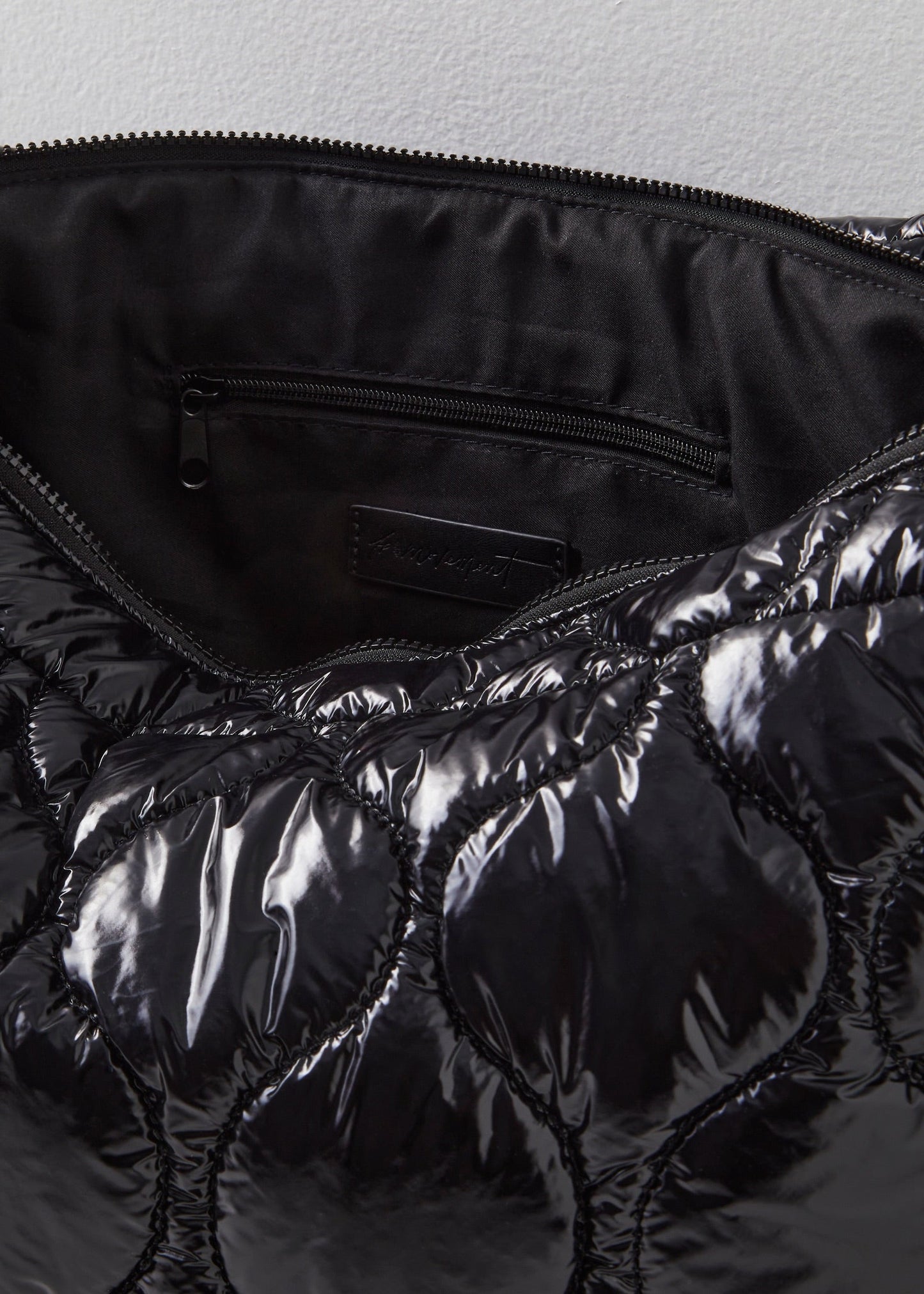 FREE PEOPLE- SURPLUS SHINE CARRYALL