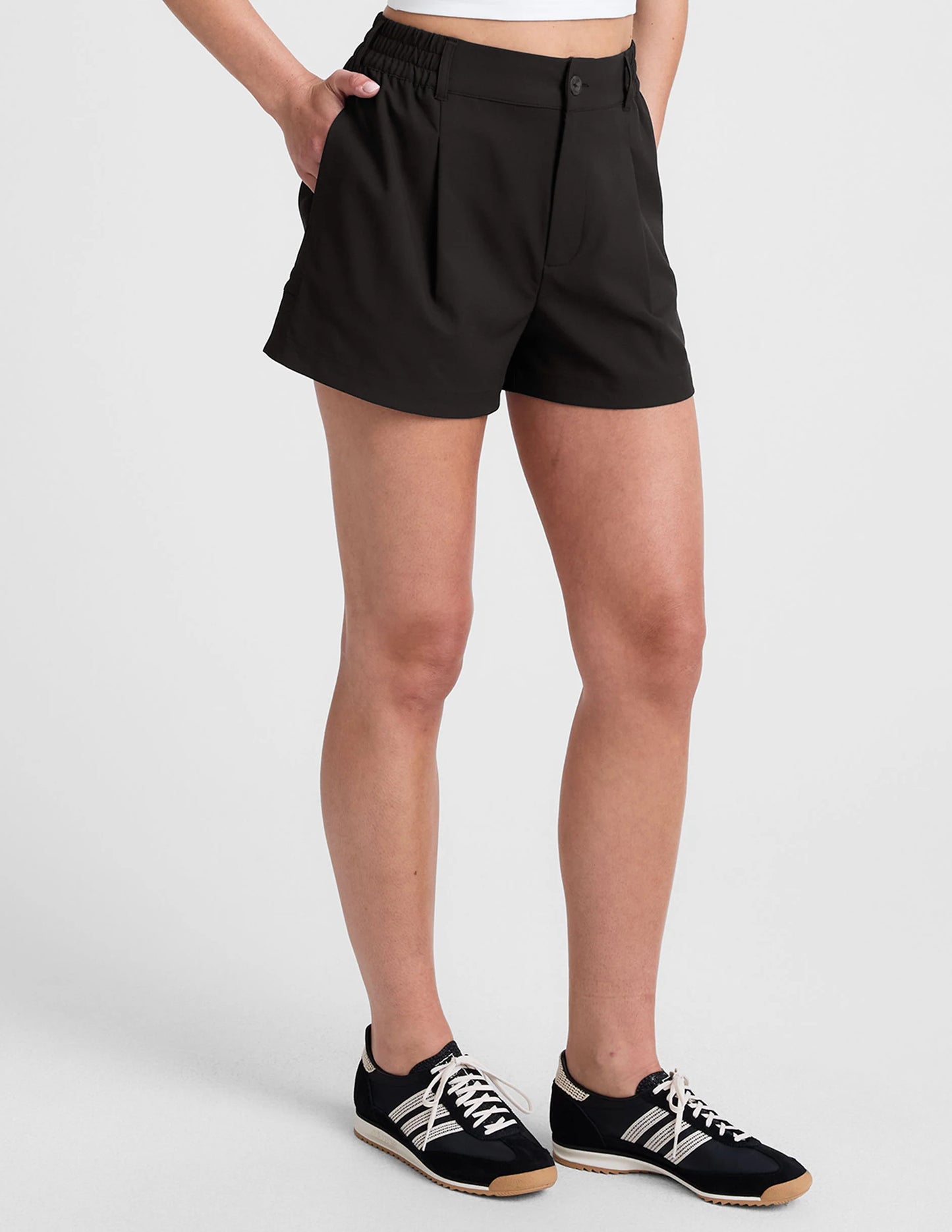BEYOND YOGA- STATUS SHORTS