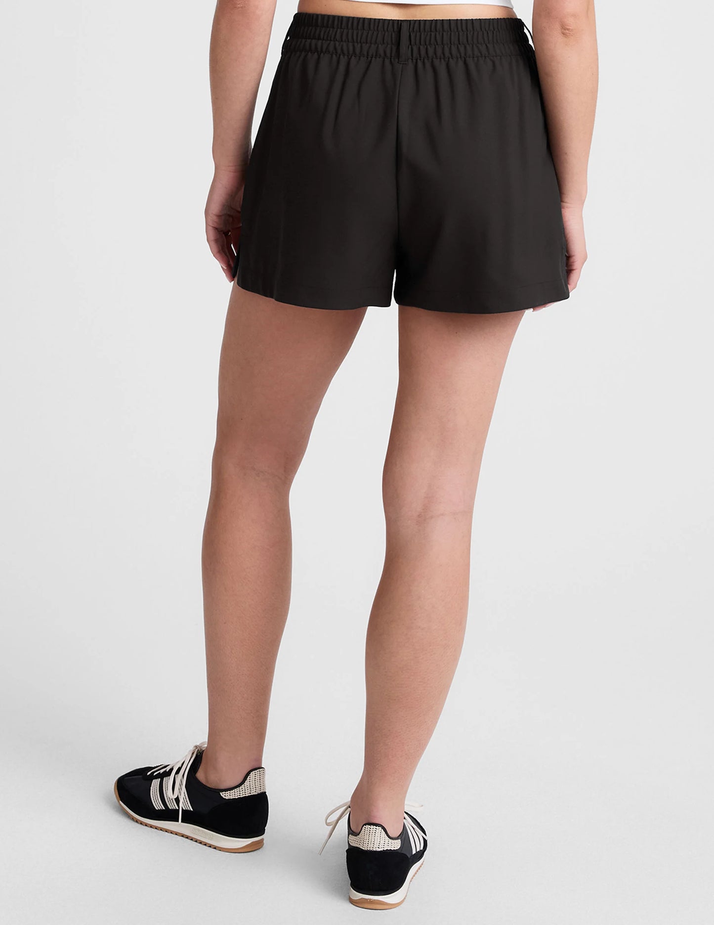 BEYOND YOGA- STATUS SHORTS