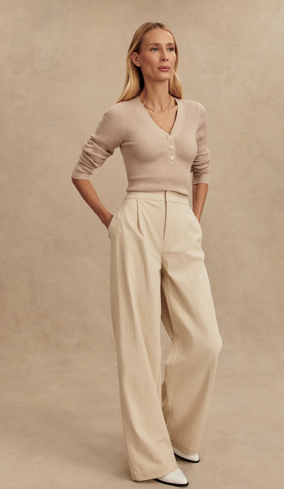 VARLEY- BIANCA V-NECK RIB KNIT TOP CEMENT