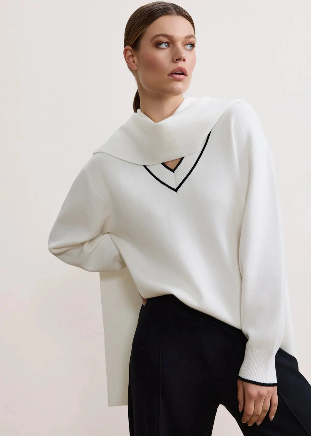 LUNE ACTIVE- OLLY V-NECK SWEATER MARSHMALLOW