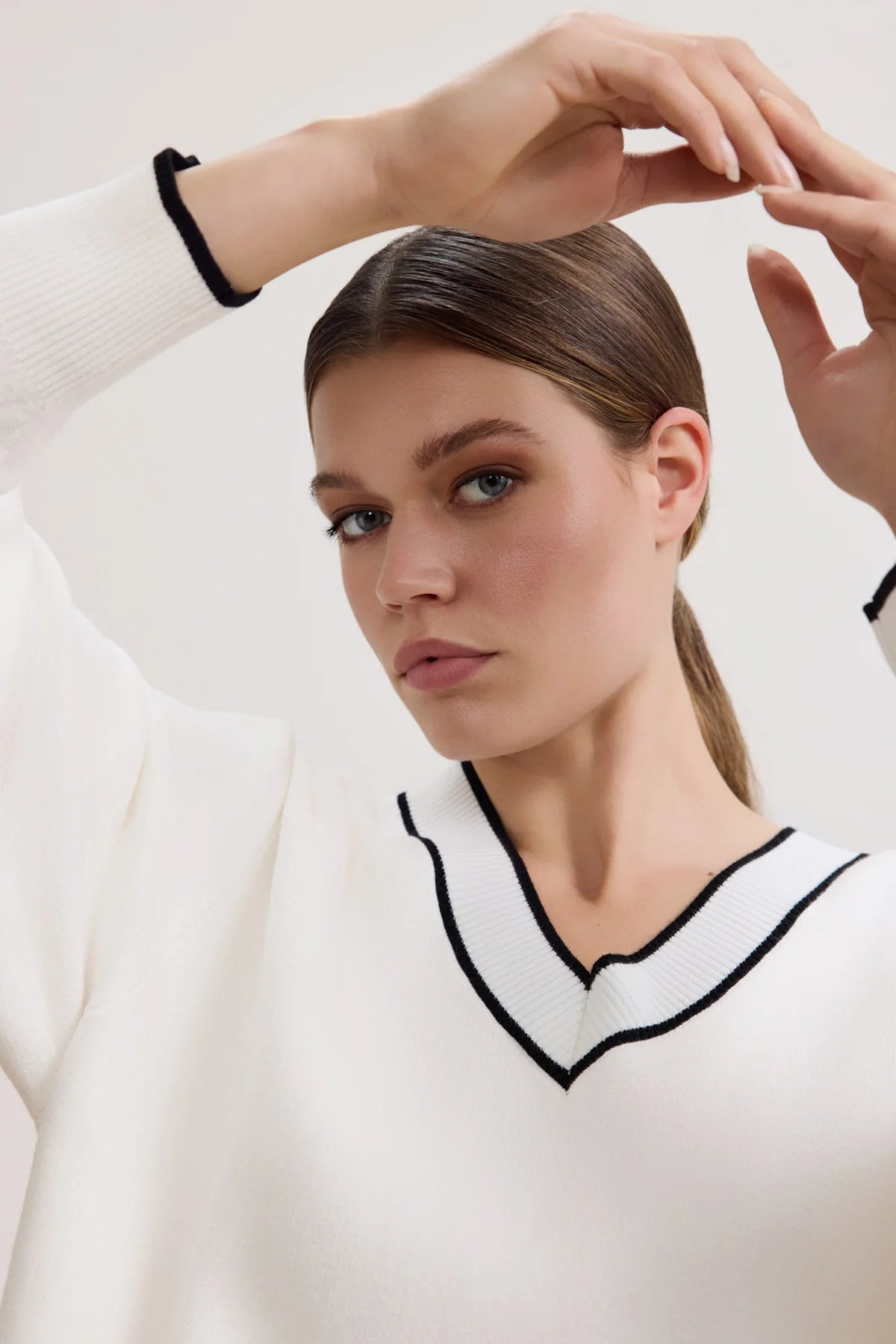 LUNE ACTIVE- OLLY V-NECK SWEATER MARSHMALLOW
