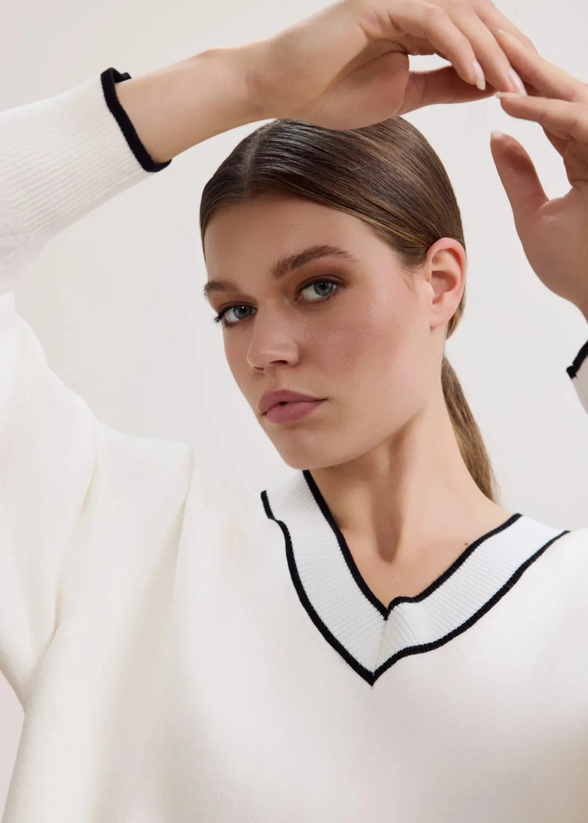 LUNE ACTIVE- OLLY V-NECK SWEATER MARSHMALLOW