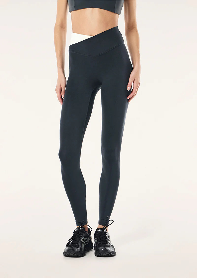 PE NATION- WANDER LEGGING- ASPHALT/WHITE