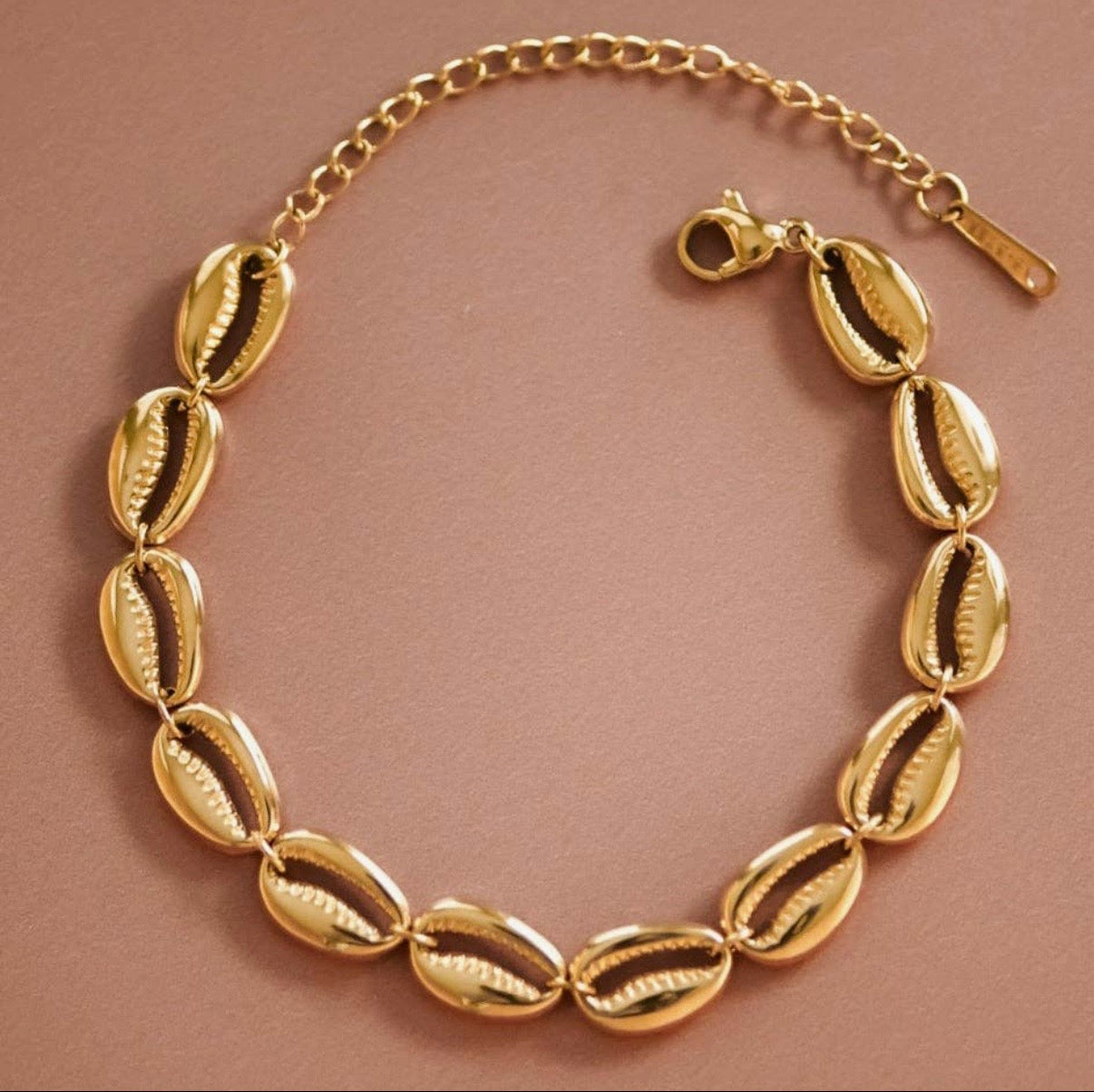 18K GOLD PLATED COWRIE SHELL BRACELET