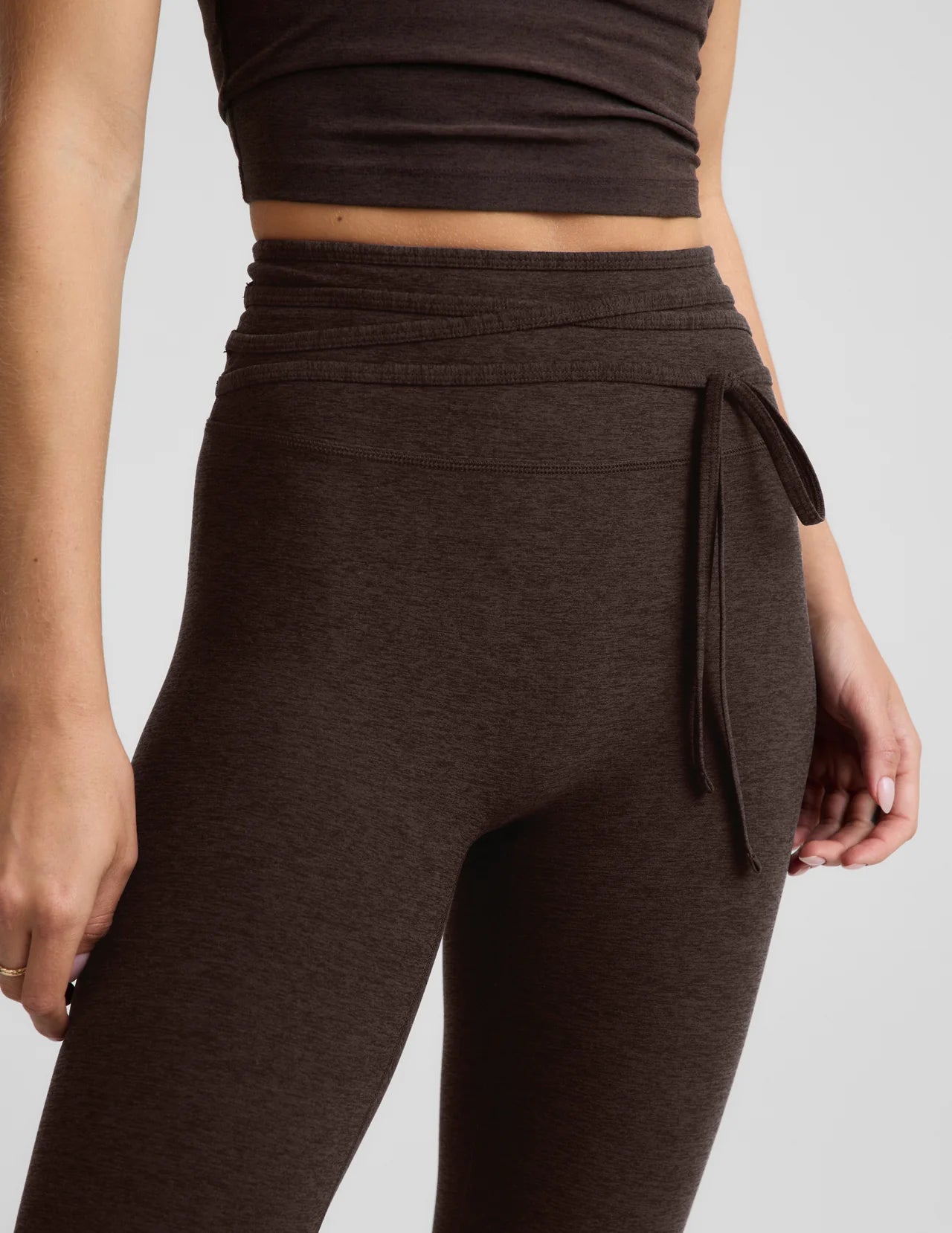 BEYOND YOGA- ITS A TIE LEGGING DARK CHOCOLATE
