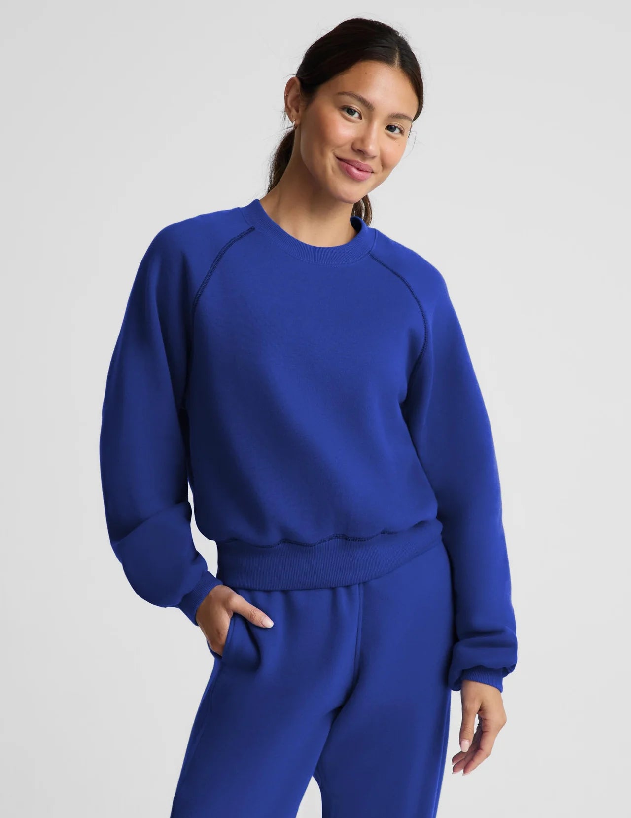 BEYOND YOGA- LUXEFLEECE 2.0 RAGLAN CREWNECK ULTRA BLUE/ NOCTURNAL NAVY