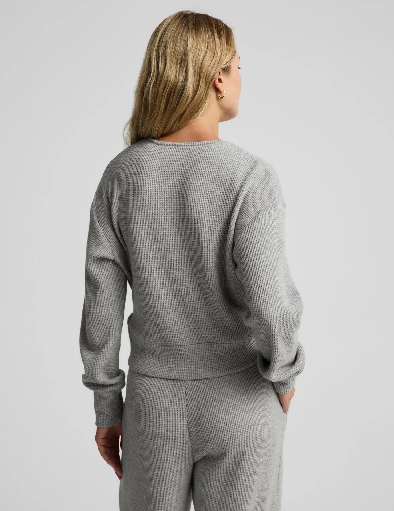 BEYOND YOGA- REST DAY WAFFLE WRAP PULLOVER