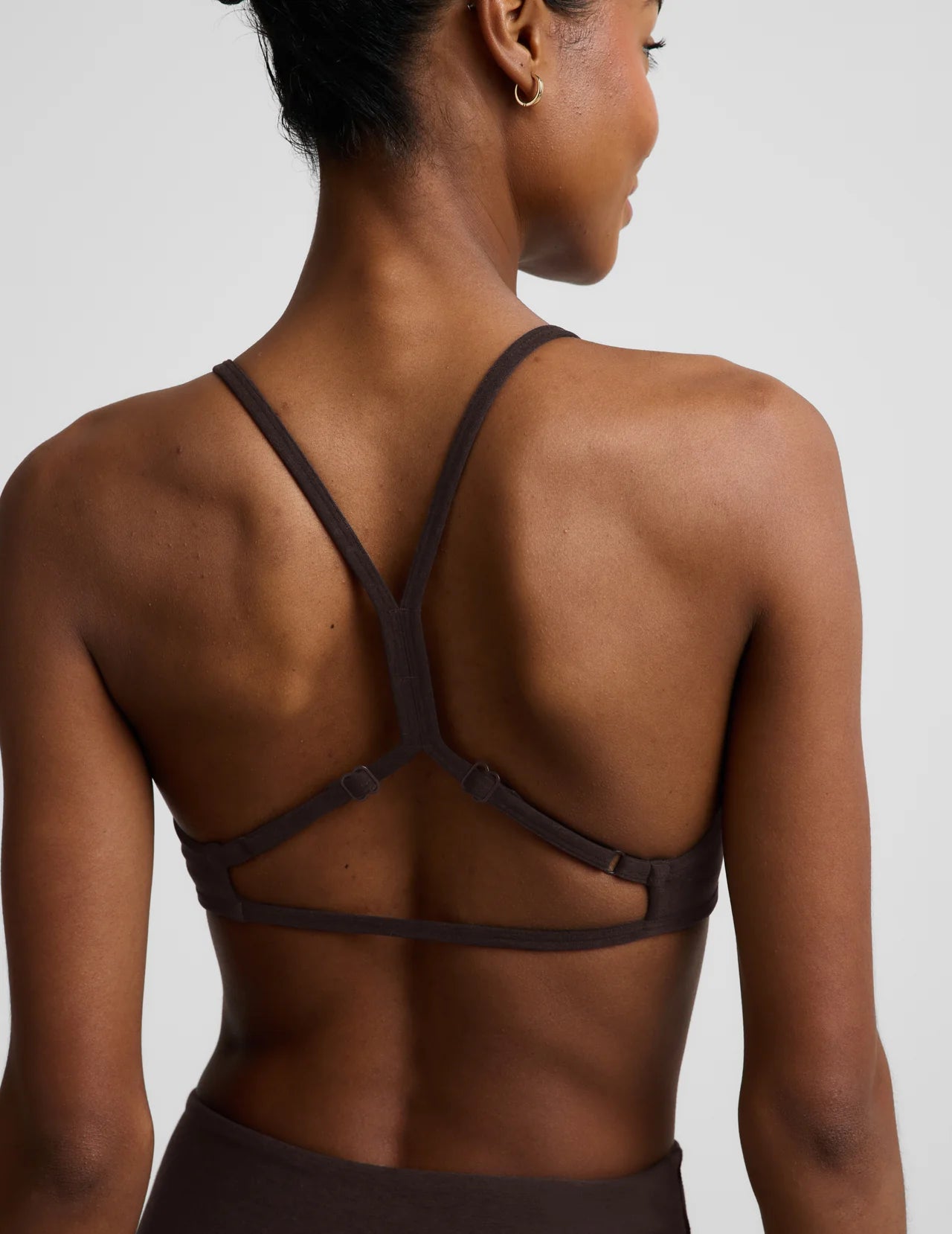 BEYOND YOGA- MINIMAL BRA DARK CHOCOLATE