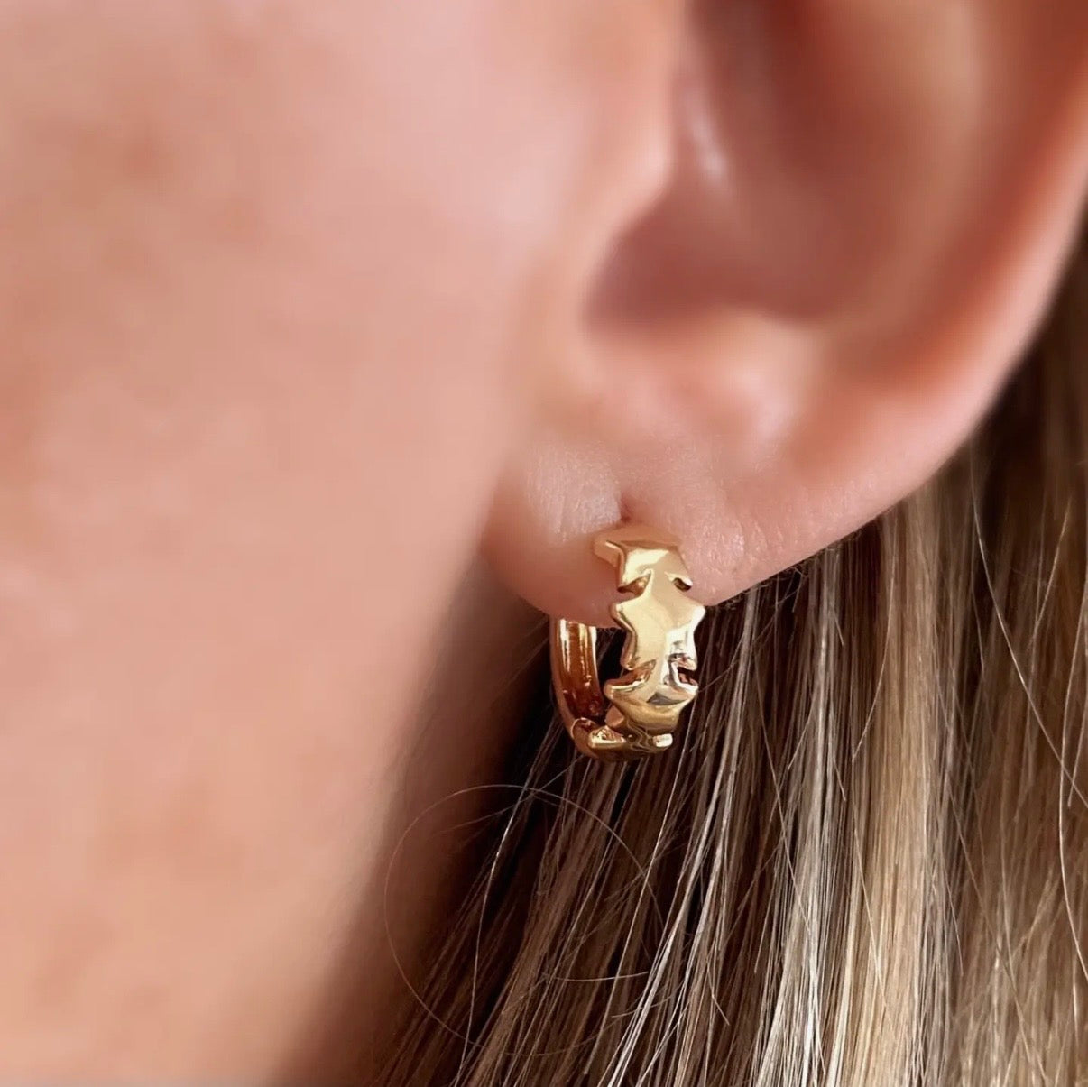 18K GOLD FILLED STARS CLICKER HOOPS