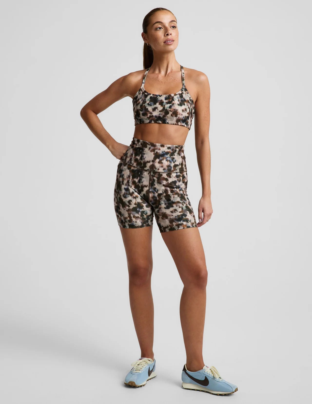 BEYOND YOGA- DAPPLED ROAN SOFTMARK KEEP PACE BIKER SHORT