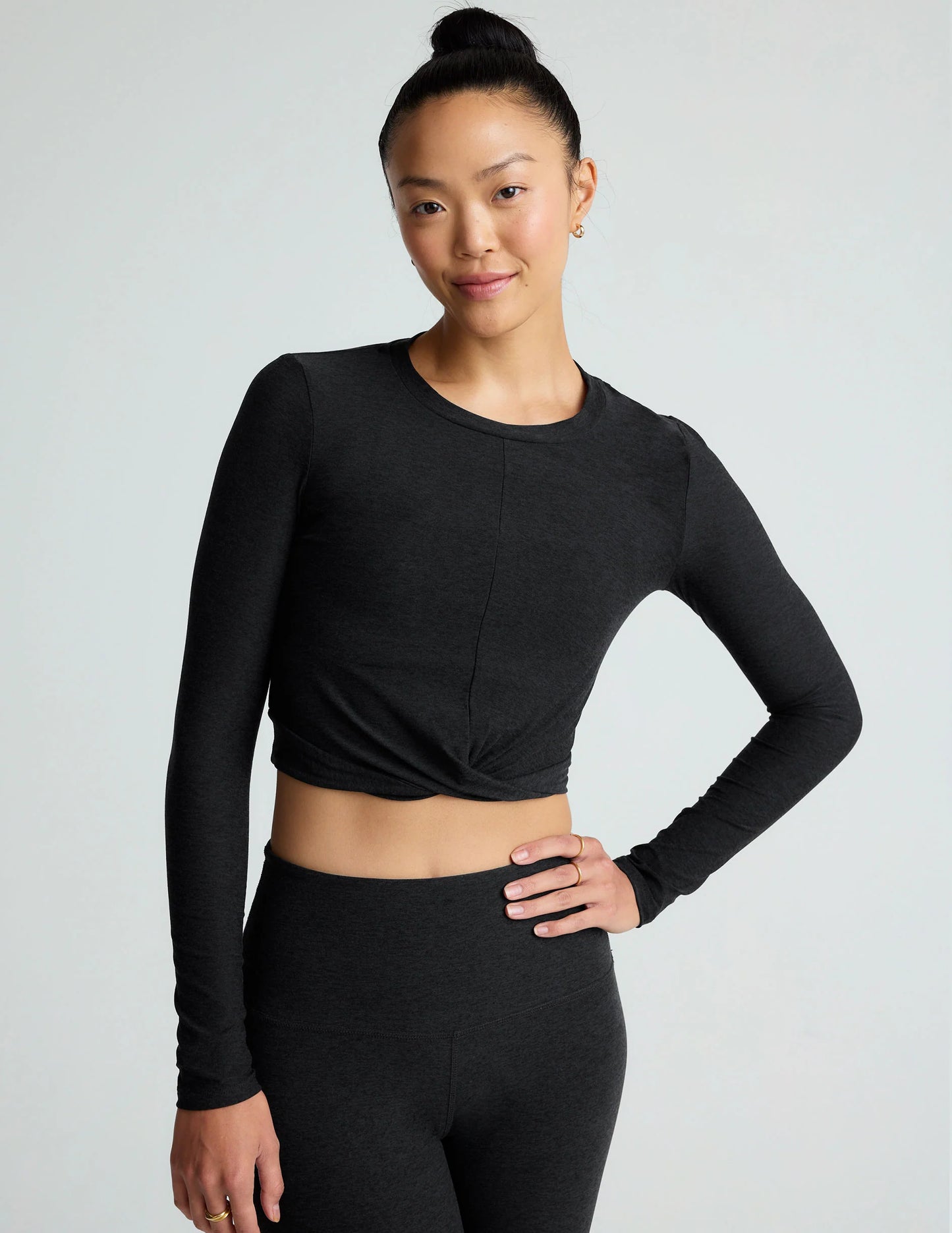 BEYOND YOGA- FEATHERWEIGHT CENTER STAGE LS