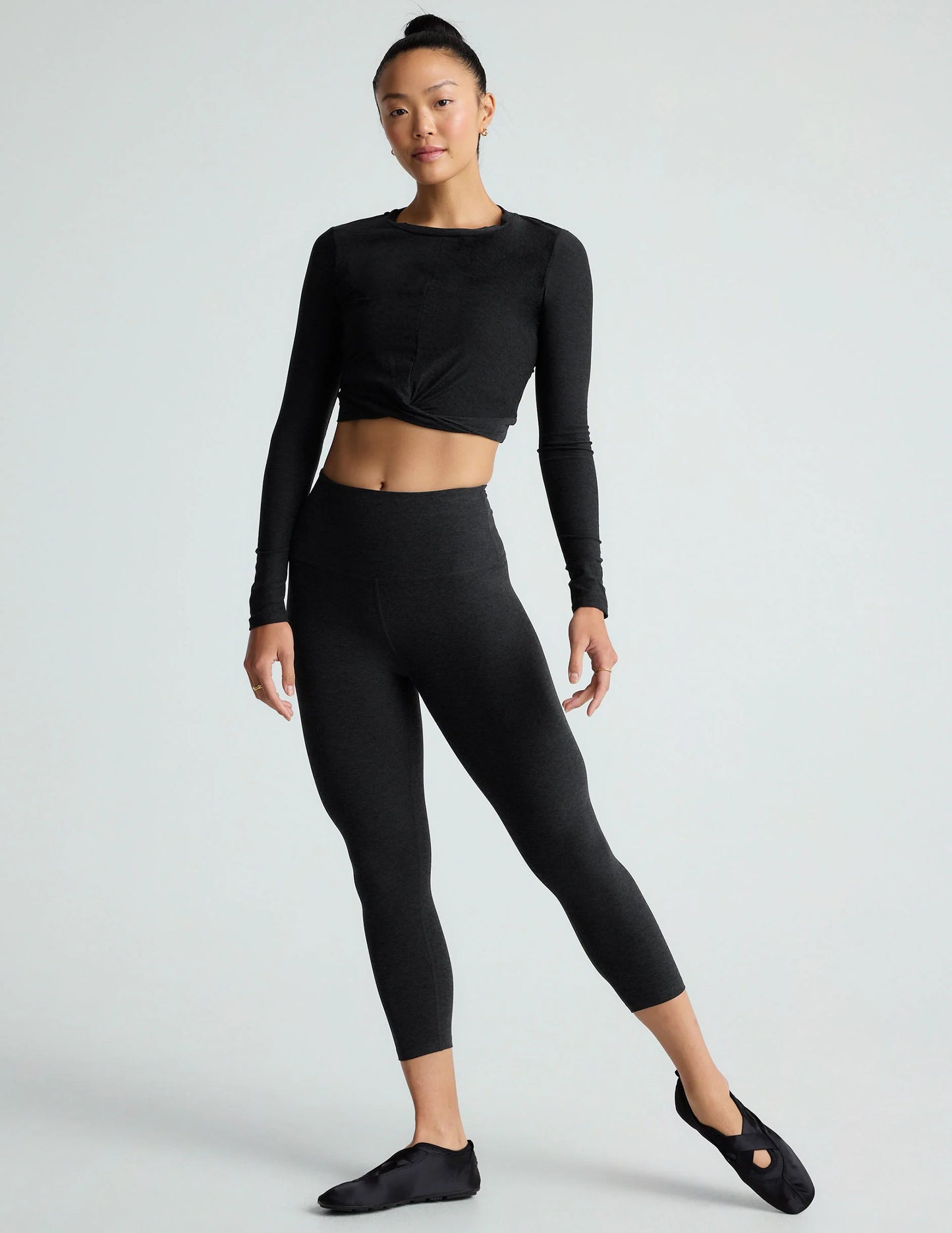 BEYOND YOGA- FEATHERWEIGHT CENTER STAGE LS