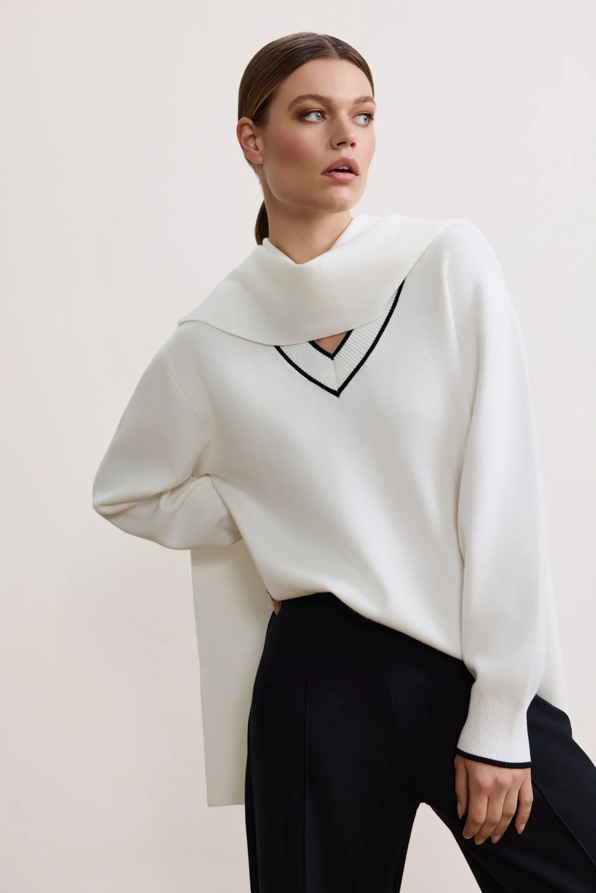 LUNE ACTIVE- OLLY V-NECK SWEATER MARSHMALLOW