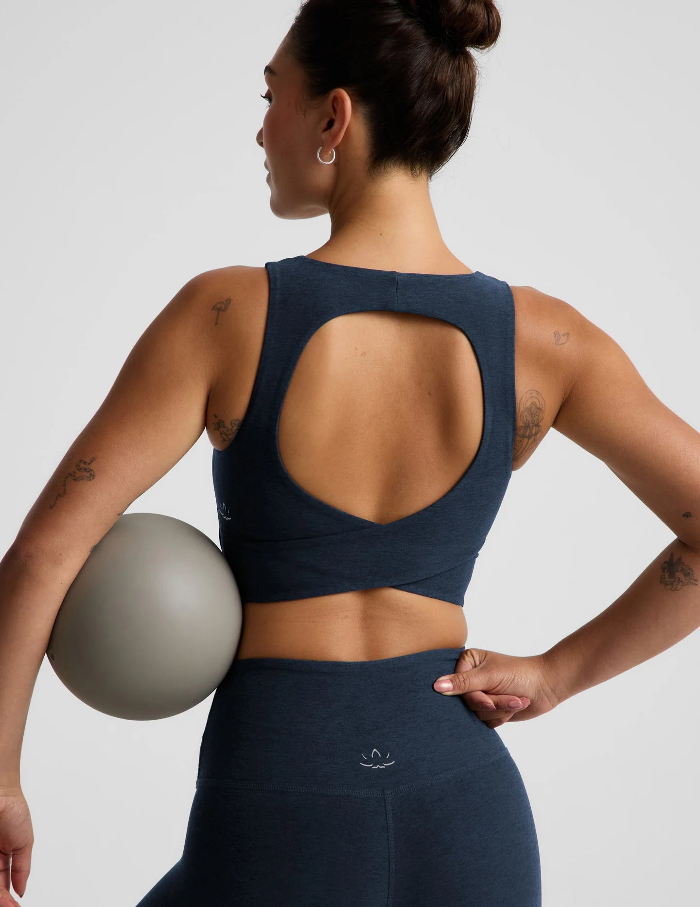 BEYOND YOGA- SPACEDYE TWISTER CROPPED TANK